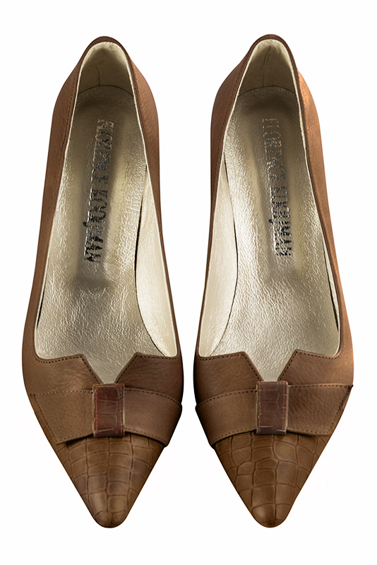 Caramel brown women's dress pumps, with a knot on the front. Tapered toe. Medium block heels. Top view - Florence KOOIJMAN